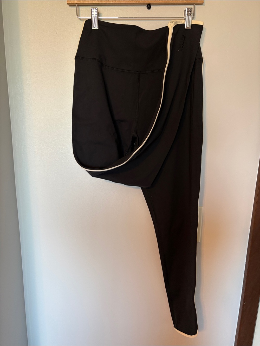 Spiritual Gangster Black Leggings with Cream Trim